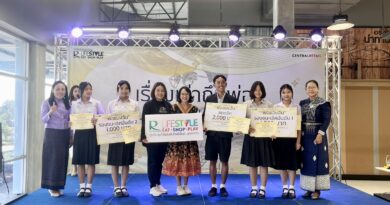 นายนราธิป เดชสิมมา ชั้นมัธยมศึกษาปีที่ ๕/๒ ได้รับรางวัลชนะเลิศการประกวดสุนทรพจน์ “พ่อของฉัน” นายนราธิป เดชสิมมา ชั้นมัธยมศึกษาปีที่ ๕/๒ ได้รับรางวัลชนะเลิศการประกวดสุนทรพจน์ “พ่อของฉัน”