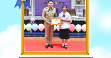 นักเรียนได้รับรางวัลชนะเลิศ เรียงความ หัวข้อ “พระราชกรณียกิจของสมเด็จพระนางเจ้าสิริกิติ์ พระบรมราชินีนาถ พระบรมราชชนนีพันปีหลวง ต่อพสกนิกรชาวมุกดาหาร” นักเรียนได้รับรางวัลชนะเลิศ เรียงความ หัวข้อ “พระราชกรณียกิจของสมเด็จพระนางเจ้าสิริกิติ์ พระบรมราชินีนาถ พระบรมราชชนนีพันปีหลวง ต่อพสกนิกรชาวมุกดาหาร”